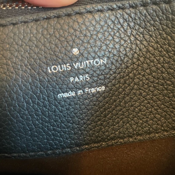 Louis Vuitton Black Bella Tote - Picture 8 of 15